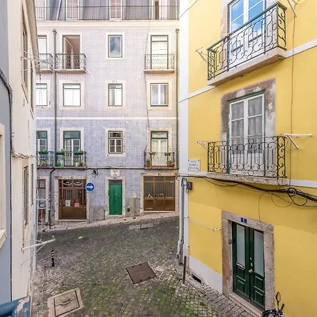 Guestready - Exquisite Bica Poetas Lisbon